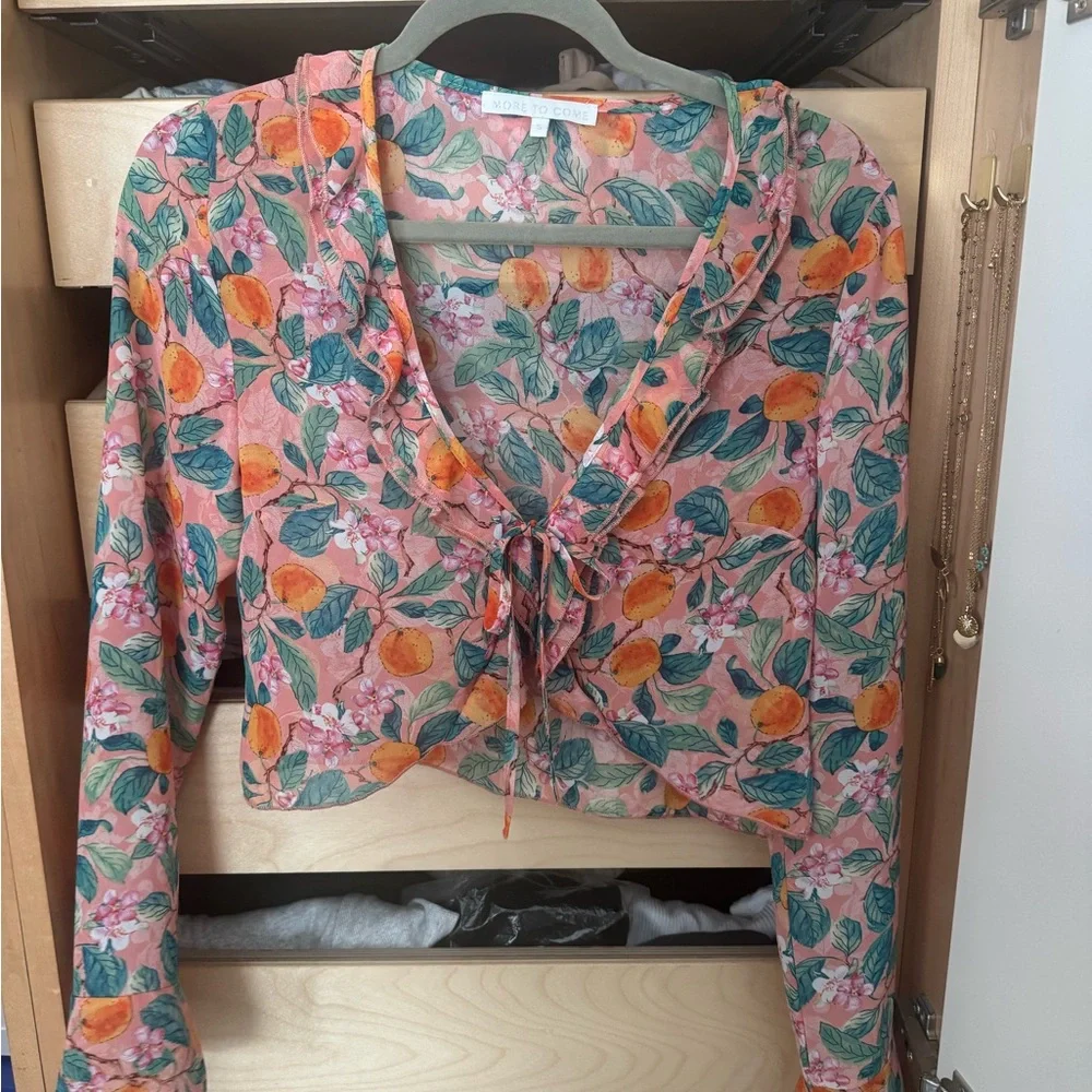 MORE TO COME RACINE RUFFLE TOP - Picture 2 of 6